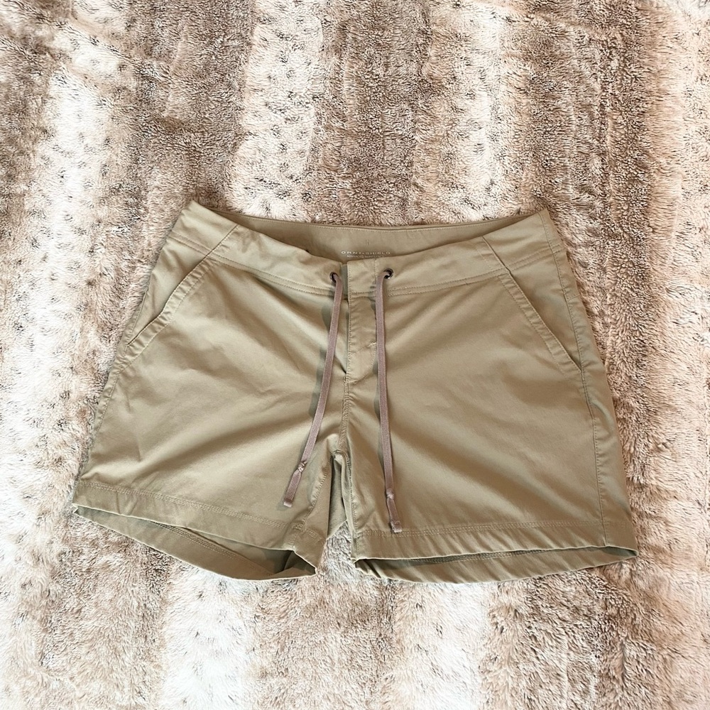 Columbia Tan Cargo Shorts Lightweight Summer Essential